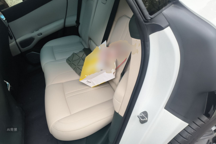 MI YU7 2025 immagine di auto #19