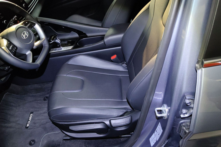 Hyundai Elantra 2024 car image #19