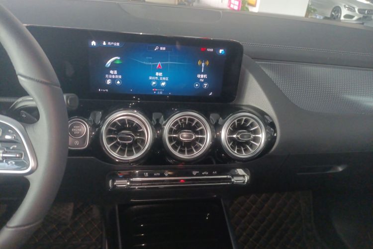 Mercedes-Benz GLA Class 2023 immagine di auto #19