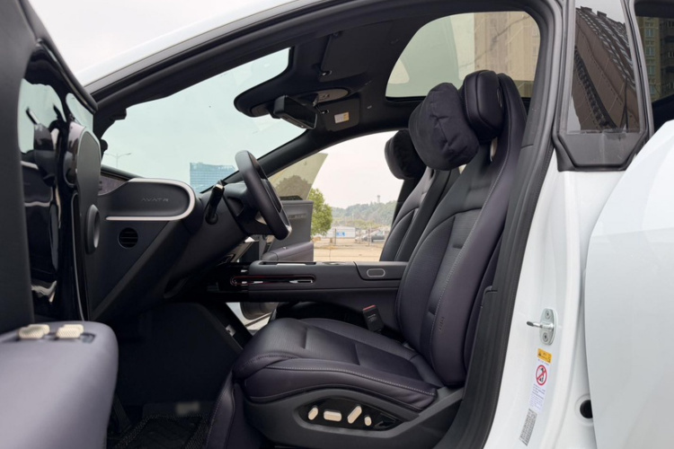 Avatr 07 2025 immagine di auto #19