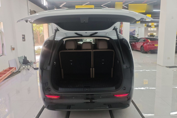 理想汽车 理想MEGA 2025 汽车图片 #19