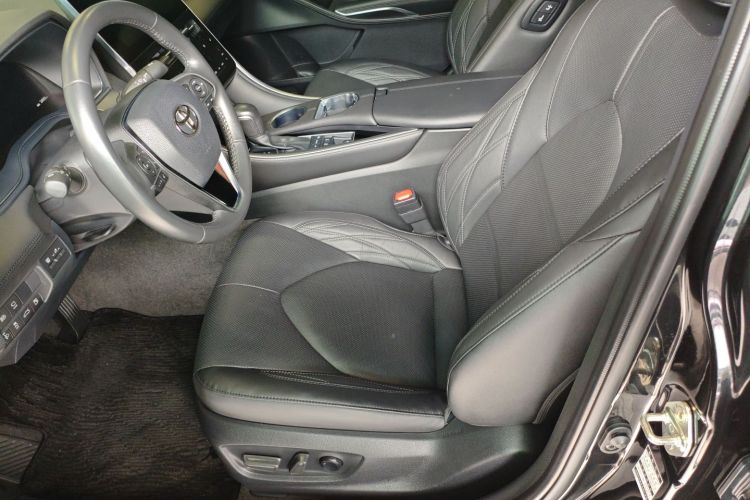 Toyota Avalon 2023 car image #19