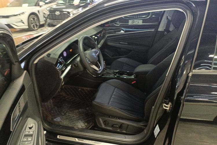 Volkswagen Passat 2025 immagine di auto #19