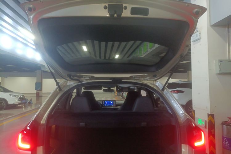 X3 PRO 2025 car image #19