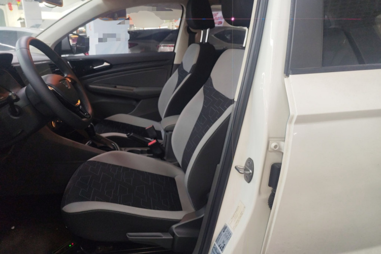 VS5 2019 car image #19
