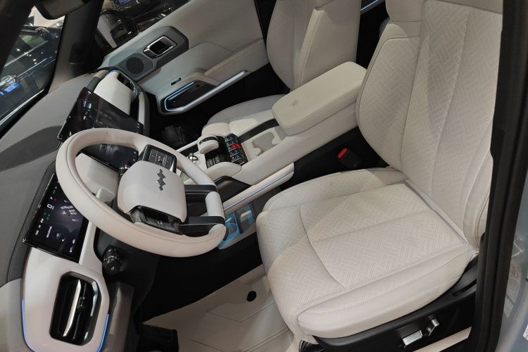 FangChengBao Tiger 3 2025 car image #19