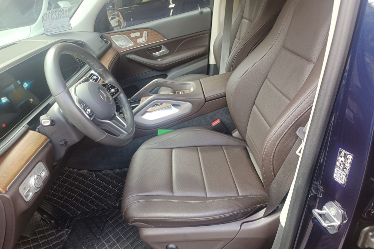 Mercedes-Benz GLE Class 2020 car image #19