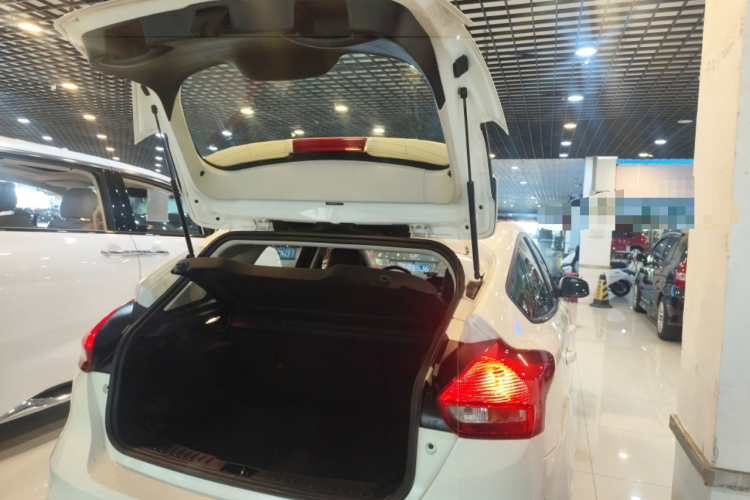 Ford Focus 2017 car image #19