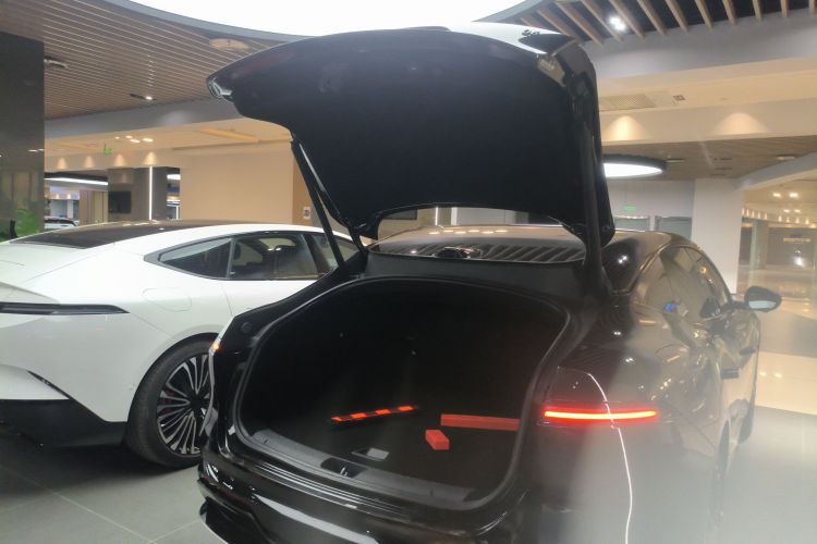 Avatr 06 2025 car image #19