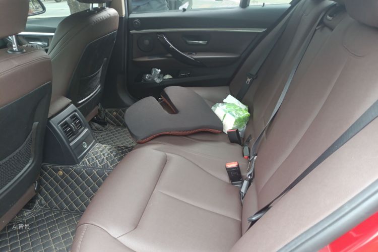 BMW 3 Series 2018 car image #19