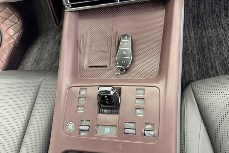 BYD Seal 07 DM-i 2024 صورة سيارة #19