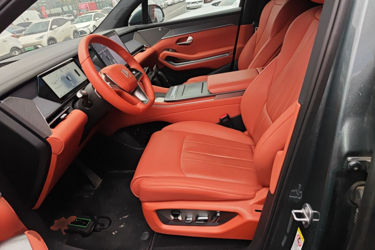 BYD Tang L 2025 immagine di auto #19