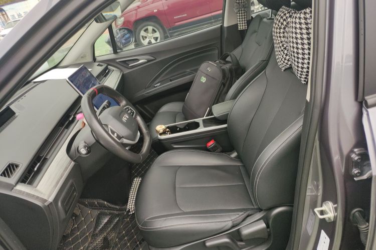 哪吒汽车 哪吒V 2023 汽车图片 #19