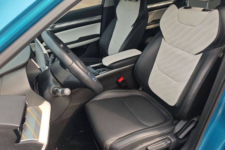 GEELY Emgrand L 2022 صورة سيارة #19