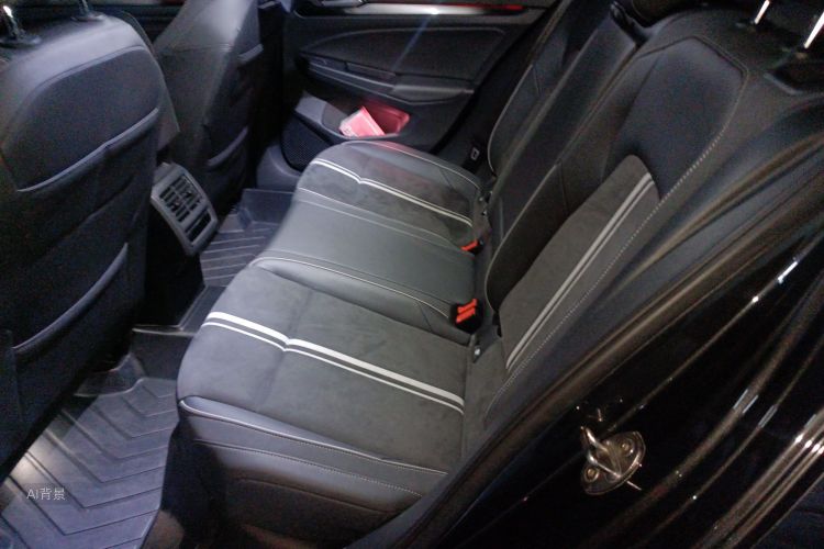 Volkswagen Golf 2021 car image #19