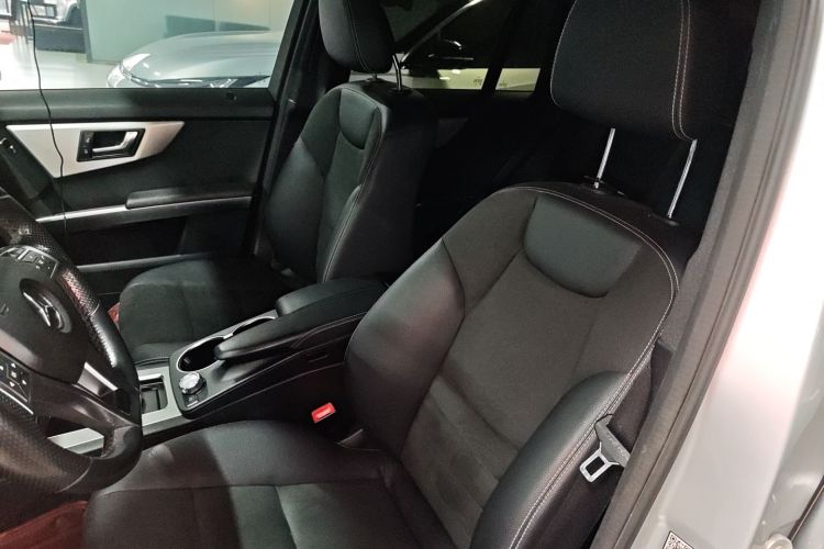 Mercedes-Benz GLK Class 2016 car image #19