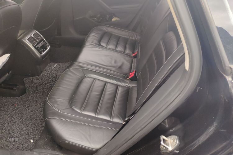 Volkswagen Passat 2017 car image #19