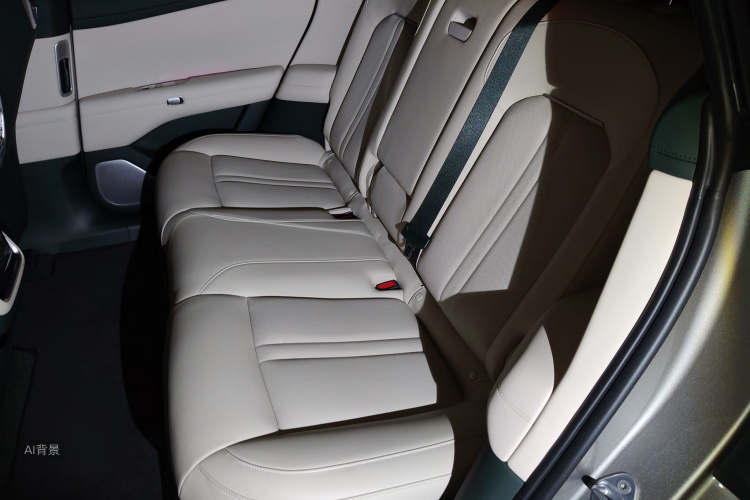 MI YU7 2025 imagen de coche #19