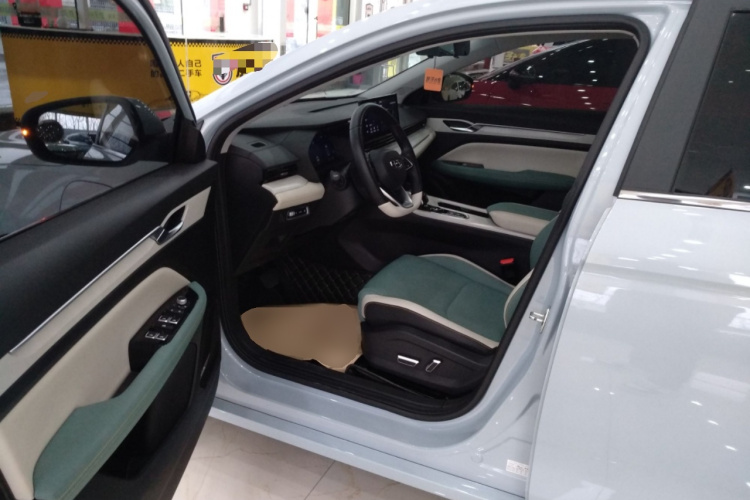 GEELY Emgrand L HiP 2023 صورة سيارة #19