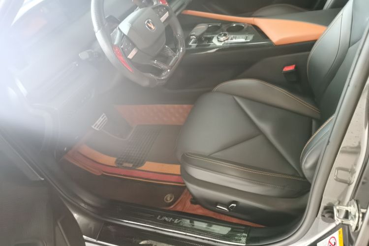 Changan UNI-V 2023 immagine di auto #19