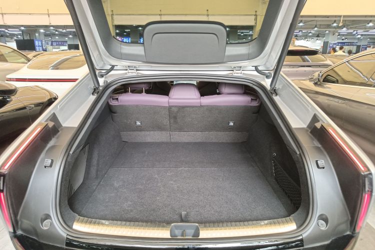 Xpeng P7 2025 imagen de coche #19