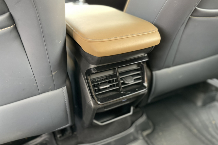 GEELY Boyue L 2024 car image #19