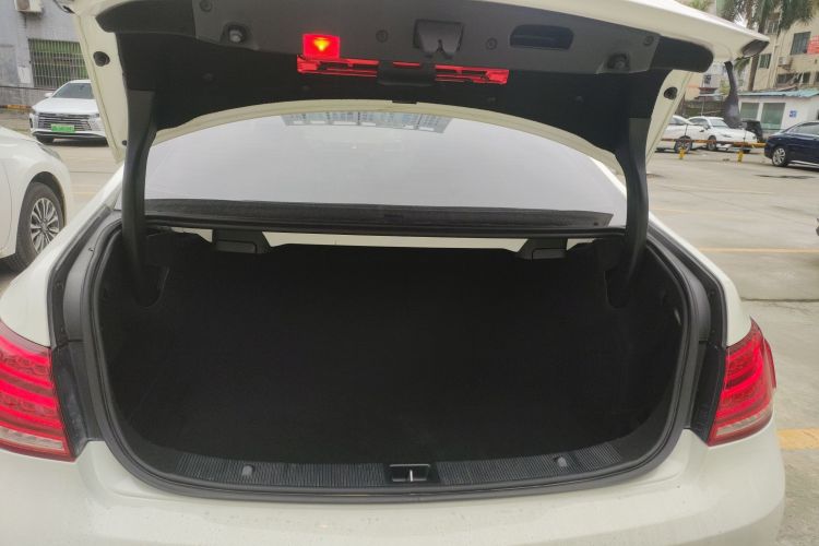 Mercedes-Benz E Class (Imported) 2014 immagine di auto #19