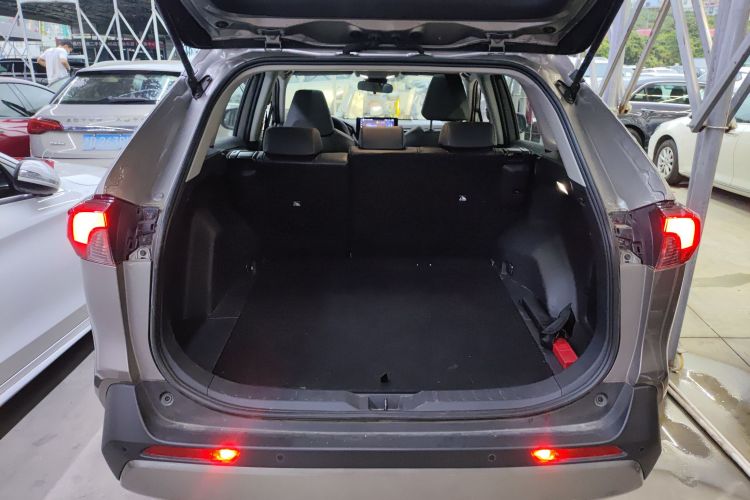 Toyota RAV4 2024 car image #19