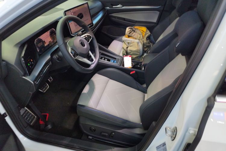 Volkswagen Golf 2024 car image #19