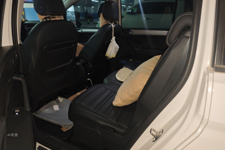 Volkswagen Touran 2018 car image #19