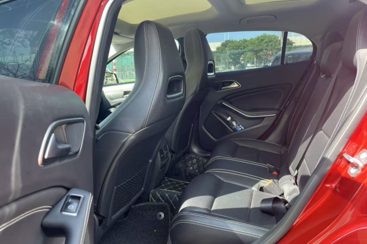 Mercedes-Benz GLA Class 2020 car image #19