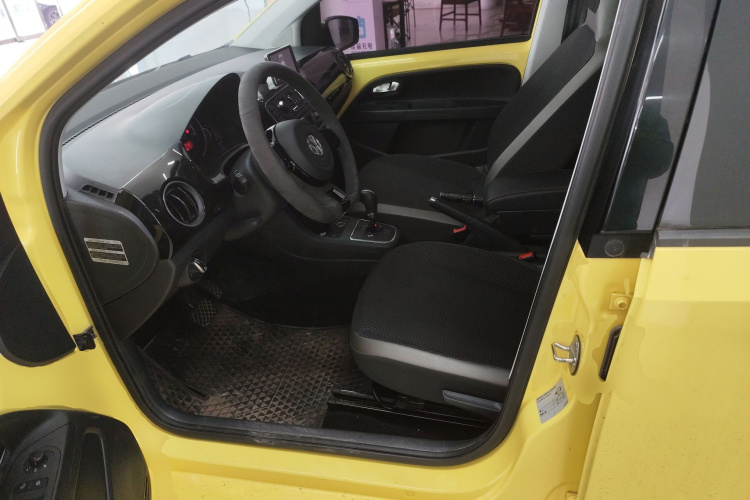 Volkswagen up! 2016 car image #19