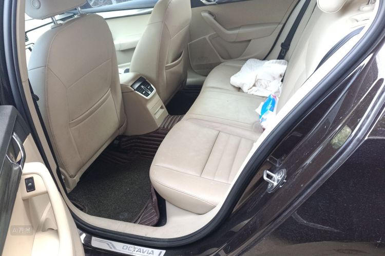 Skoda Octavia 2015 car image #19