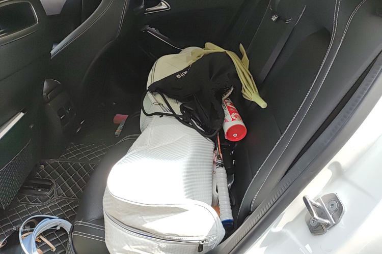 Mercedes-Benz GLA Class 2019 car image #19