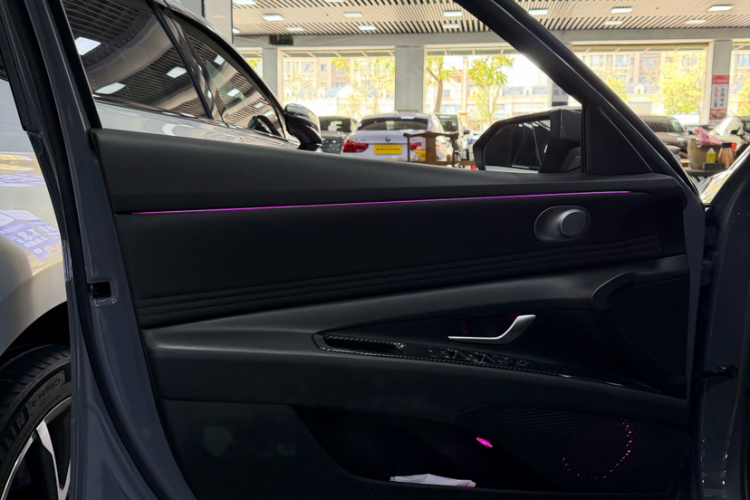 Hyundai Elantra 2020 immagine di auto #19