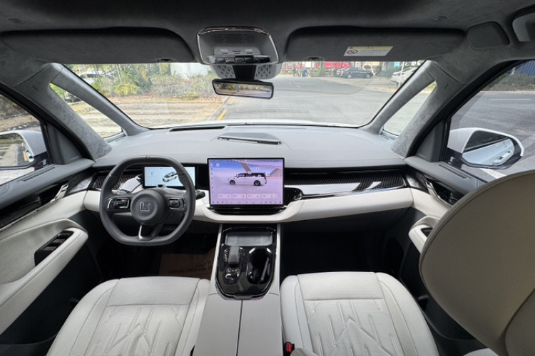 极氪 极氪009 2024 汽车图片 #19