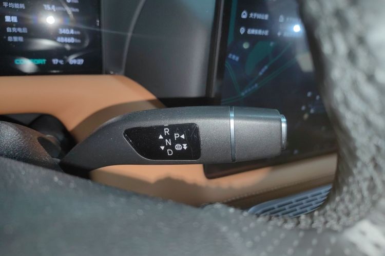 Xpeng G9 2023 صورة سيارة #19