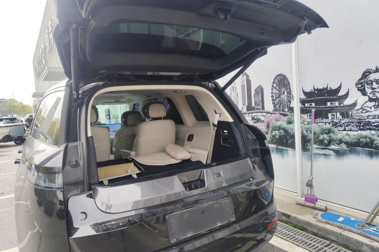Lynk & Co 900 2025 car image #19