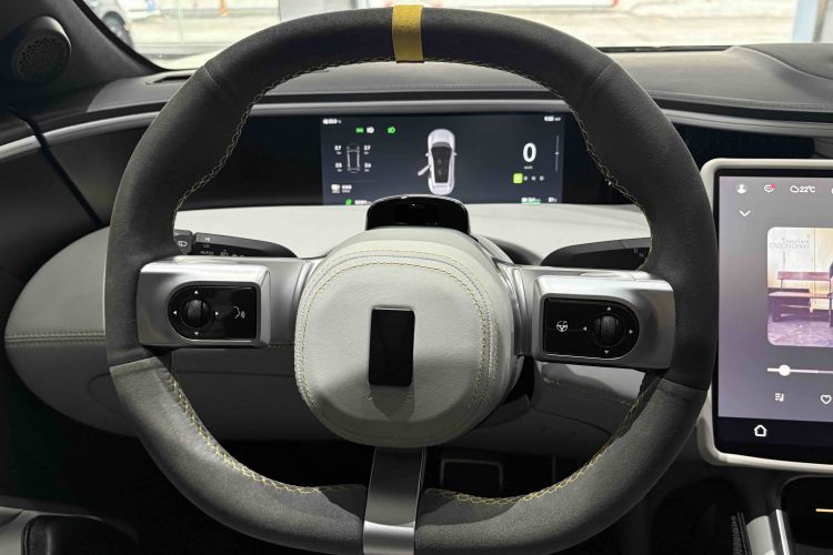 Avatr 11 2023 car image #19