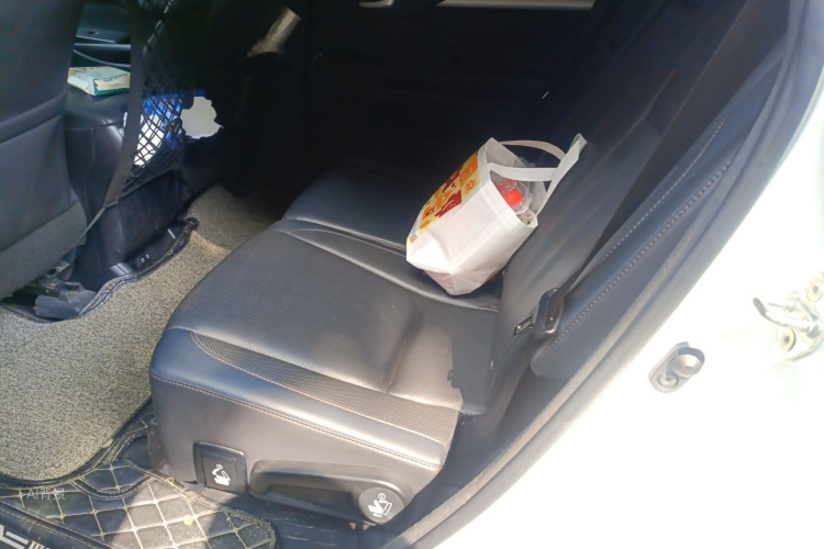 Toyota Highlander 2019 car image #19