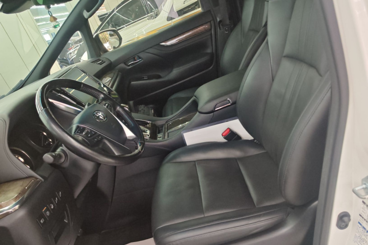 Toyota Alphard 2022 car image #19