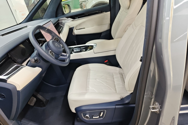 Zeekr 009 2025 car image #19