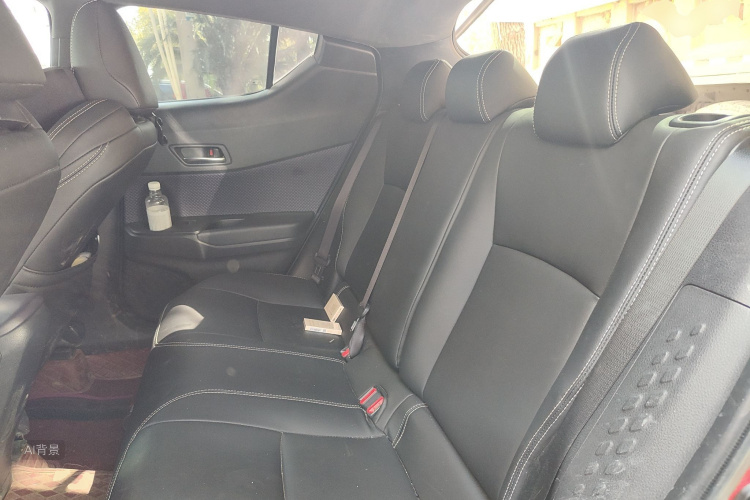 Toyota C-HR 2019 immagine di auto #19