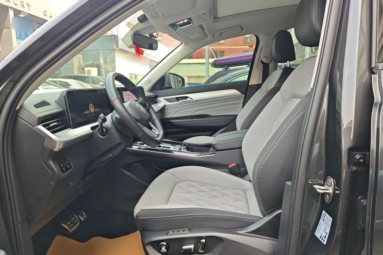 Volkswagen Tavendor 2024 car image #19