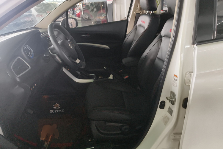 Suzuki S-Cross 2015 صورة سيارة #19