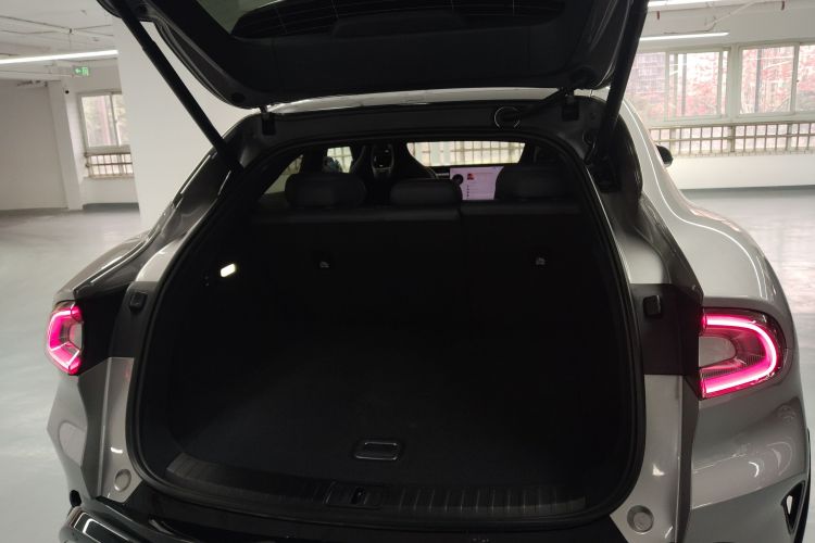 MI YU7 2025 immagine di auto #19