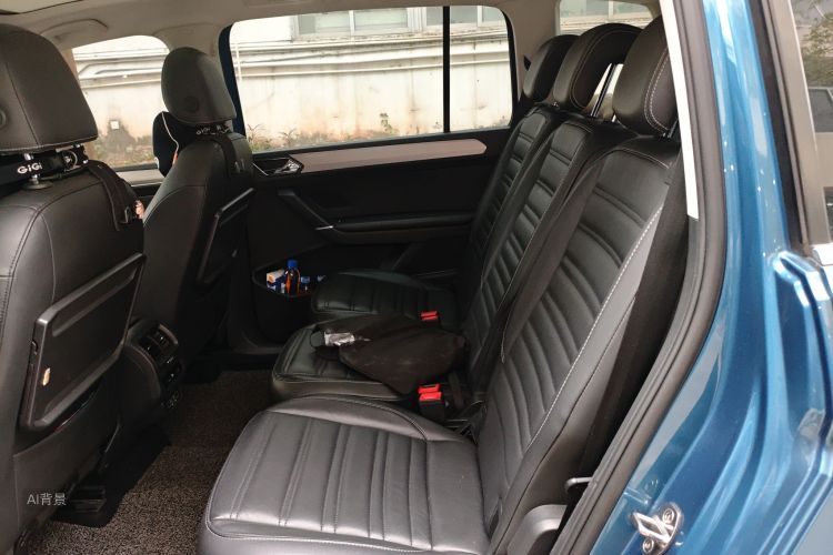 Volkswagen Touran 2018 car image #19