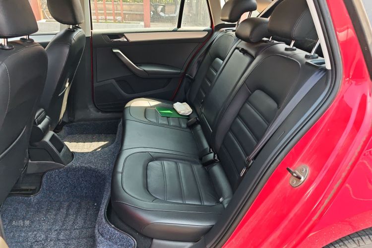 Skoda Rapid Spaceback 2015 immagine di auto #19