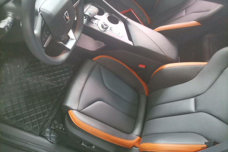 Changan UNI-V 2023 изображение автомобиля #19