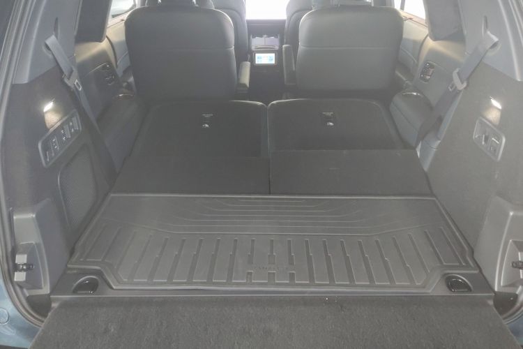 Lynk & Co 900 2025 car image #19